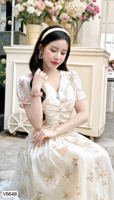BLOOMING GRACE – FEMININE & CHARMING | V5648