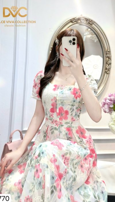 BLOSSOM CHARM – ROMANTIC & ELEGANT | V5770