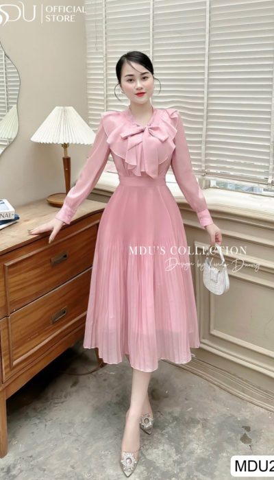 ROSÉ ELEGANCE – PLEATED FANTASY IN SOFT PINK | MDU2205