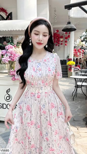 BLOSSOM LACE – DREAMY & FEMININE | V5685