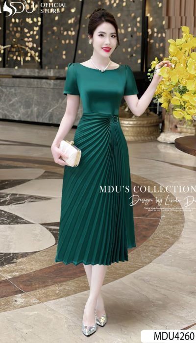 ÉMERAUDE NOBLE – Refined Grace In Every Pleat | MDU4260