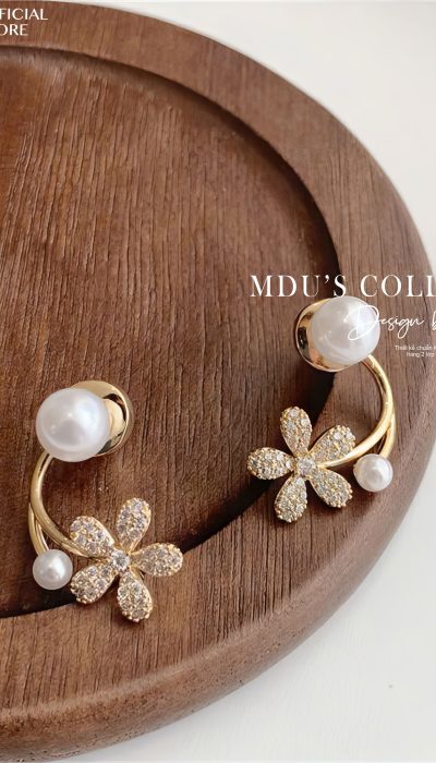 DAISY CURVE – Pearl & Crystal Flower Earrings | VLD070