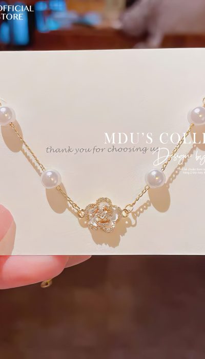 ROSE LUMINA – Delicate Pearl Bracelet With Floral Charm | VLD021