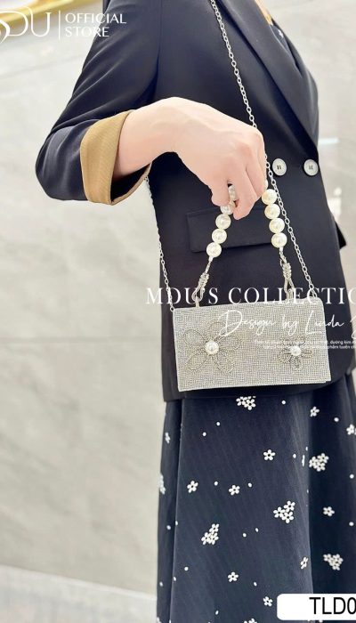 TLD020 – Pearl Handle Silver Sparkle Clutch with Floral Accent