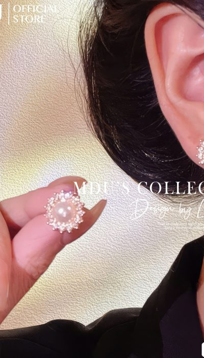 CROWN LUMIÈRE – Radiant Halo Pearl Studs | VLD049