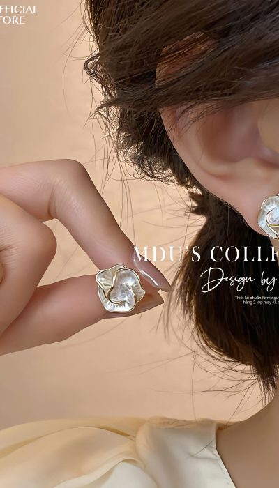 VLD100 – Elegant Pearl Rose Stud Earrings
