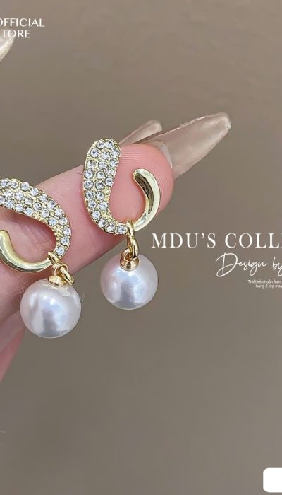 VLD111 – Luxe Pearl Drop & Crystal Hook Earrings