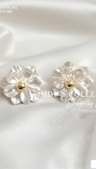 VLD113 – Elegant Pearl Blossom Earrings with Golden Core