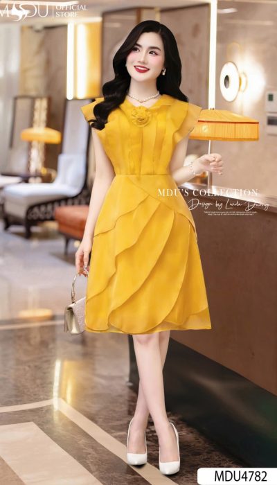 GOLDEN GLEAM – RADIANT CHARM IN LUXURIOUS SILK | MDU4782