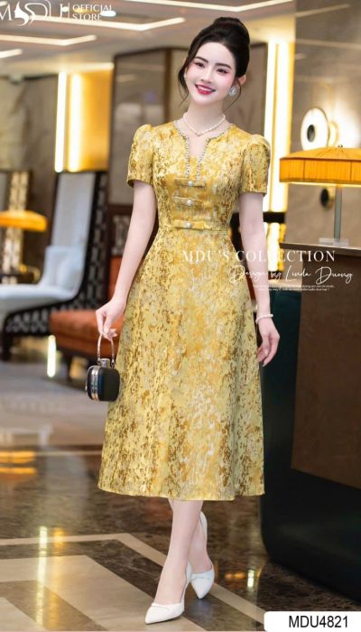 GOLDEN GLIMMER – LUXURY AND GRACE IN SILK BROCADE | MDU4821