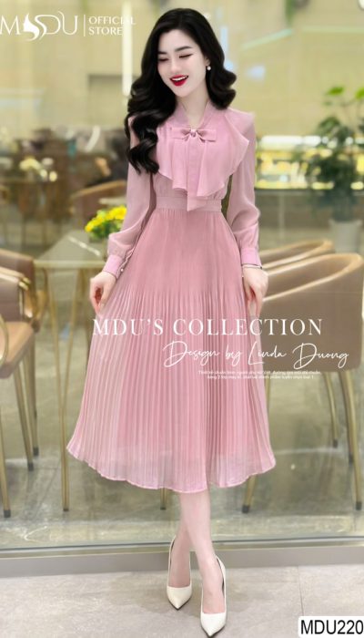 ROSE DOUCEUR – ELEGANT PLEATS IN CLASSIC PINK | MDU2205