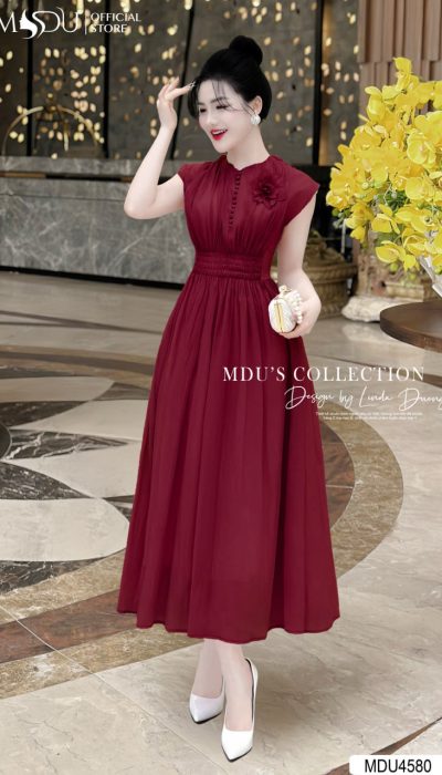 CRIMSON PETAL – WHISPERED ELEGANCE IN FLOWING FORM | MDU4580