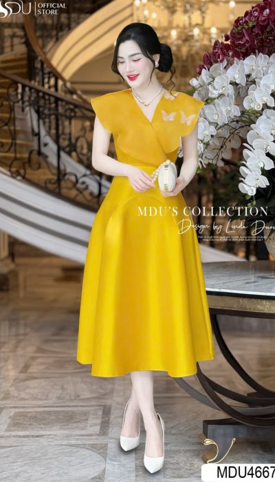BUTTERFLY AURA – RADIANT ELEGANCE IN GOLDEN GLOW | MDU4667