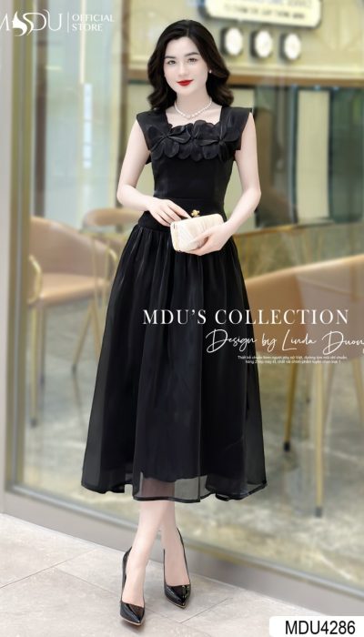 NOIR PETALÉ – ELEGANT BLOOM IN BLACK | MDU4286