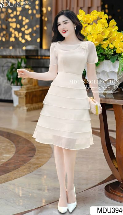 CRÈME RAYONNE – MODERN LADYLIKE CHARM IN LAYERED LUXURY | MDU3940