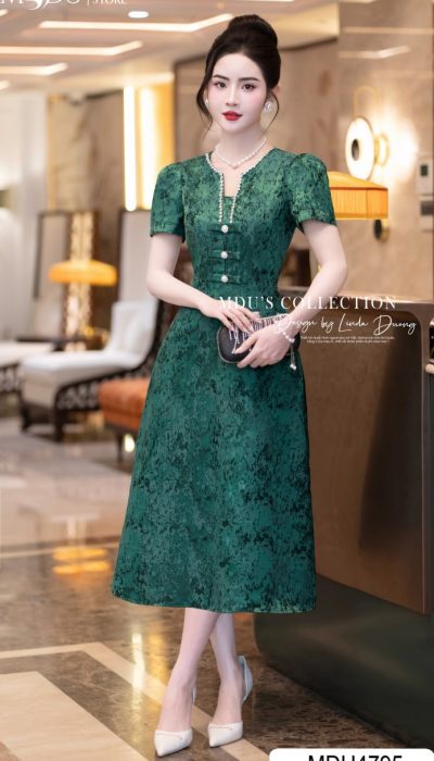 ÉMERAUDE MAJESTÉ – NOBLE ELEGANCE IN GREEN | MDU4795