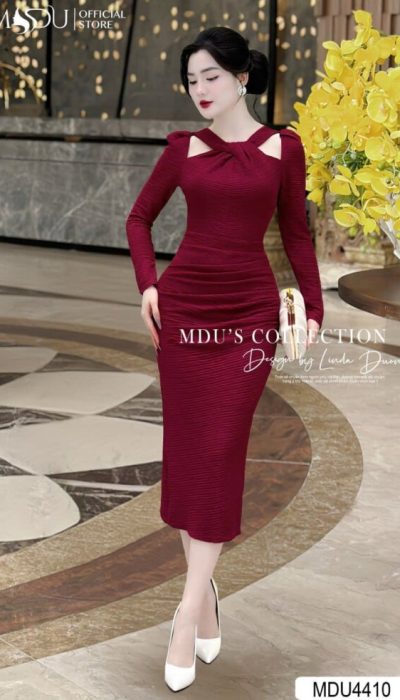SCARLET FOLD – THE DRESS THAT COMMANDS ATTENTION | MDU4410