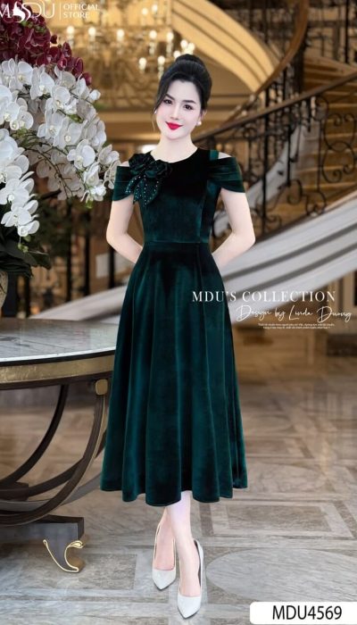 EMERALD GRACE – LUXURIOUS VELVET MIDNIGHT GREEN DRESS | MDU4569