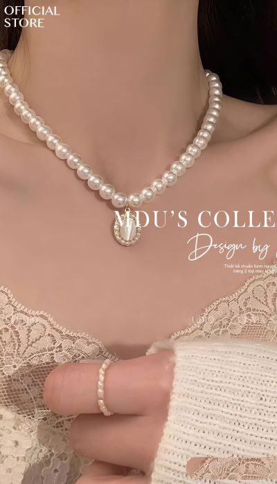 DAME DE PERLE – Classic Pearl Necklace With Regal Pendant | VLD060