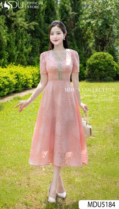 BLUSH SERENITY – ELEGANT GLOW IN FLORAL TEXTURE | MDU5184