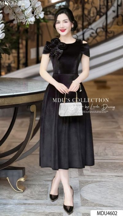 MDU4602 – ELEGANT BLACK VELVET DRESS WITH BOW DETAIL