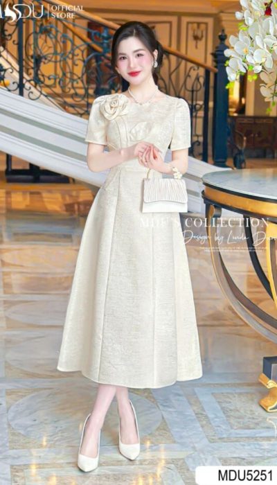 MDU5251 – ELEGANT OFF-WHITE MIDI DRESS WITH FLORAL DETAIL