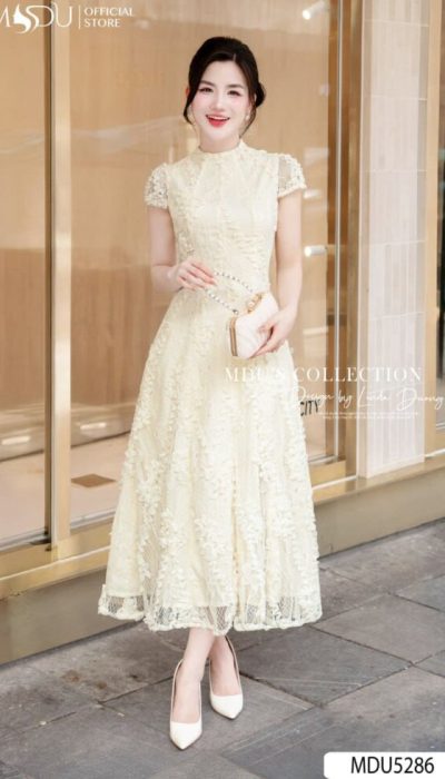 MDU5286 – ELEGANT IVORY LACE MIDI DRESS WITH FLORAL DETAIL