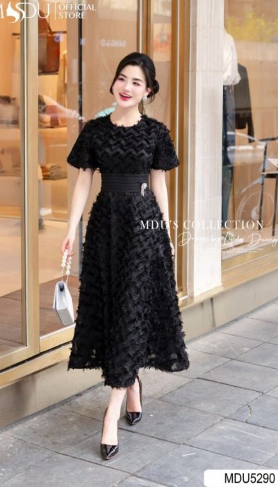 MDU5175 – ELEGANT BLACK LACE DRESS WITH A FEMININE TOUCH