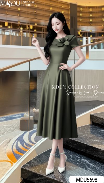 MOSS GREEN GRACE – SOFT FEMININITY IN TIMELESS SILHOUETTE | MDU5698