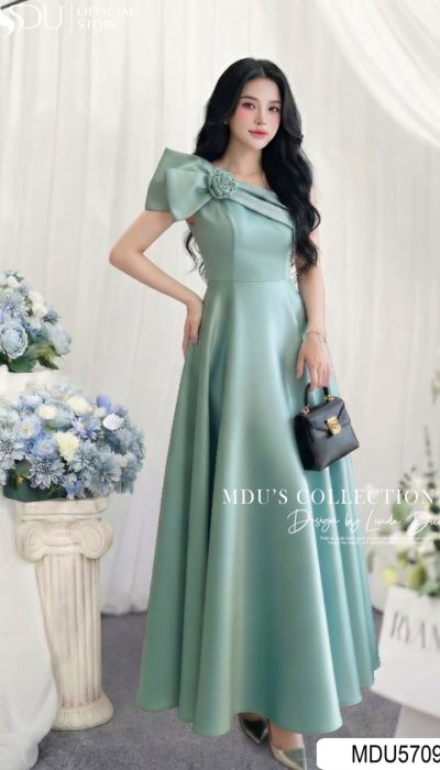 EMERALD RADIANCE – MODERN ONE-SHOULDER ELEGANCE WITH ARTISTIC BLOOM | MDU5709