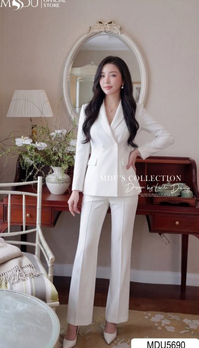 PURE WHITE POWER – MODERN ELEGANCE IN TIMELESS TAILORING | MDU5690