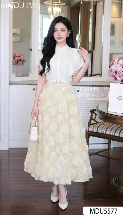 GOLDEN BLOOM ELEGANCE ETHEREAL GRACE IN ARTISTIC LAYERS | MDU5577